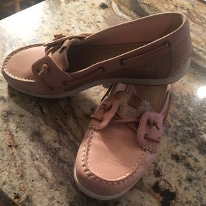SPERRY- WOMAN. ROSE GOLD WITH SPARKLES. Size 9.